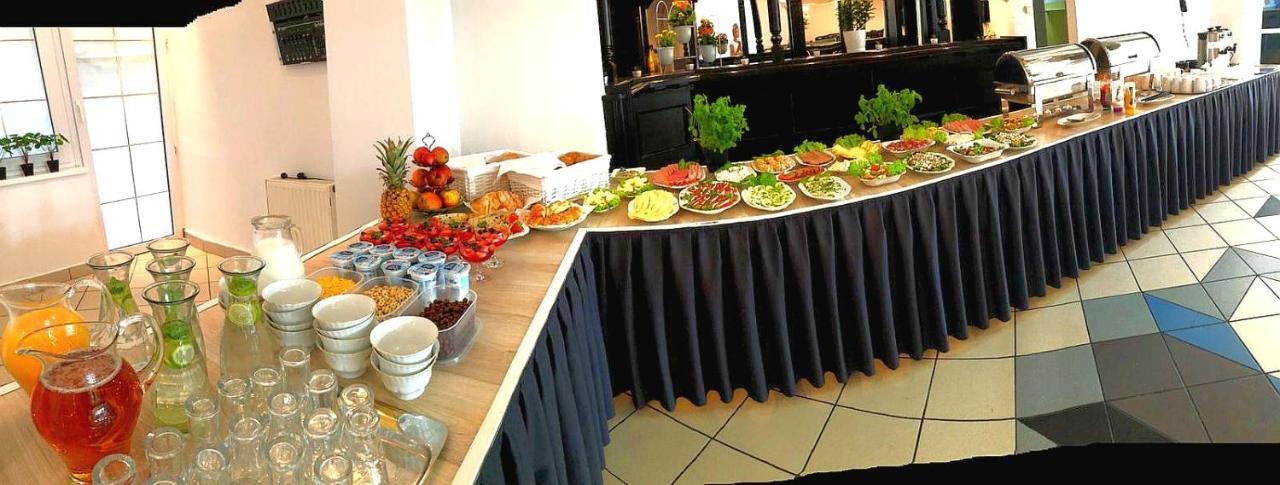 Great Polonia Ustka Bed & Breakfast Екстериор снимка